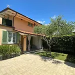 アパート La Casa Di Elena Versilia - Two マリーナ・ディ・ピエトラサンタ