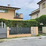 La Casa Di Elena Versilia - Two アパート *