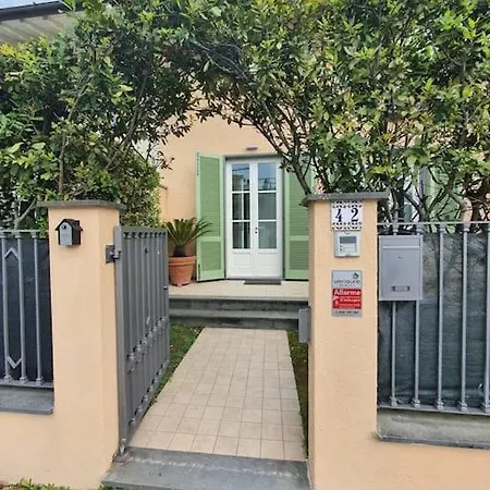 La Casa Di Elena Versilia - Two Апартаменты *
